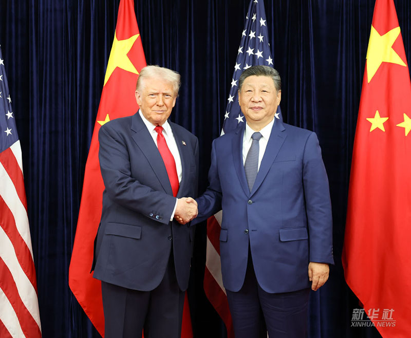 习近平同美国总统特朗普在釜山会晤1.jpg