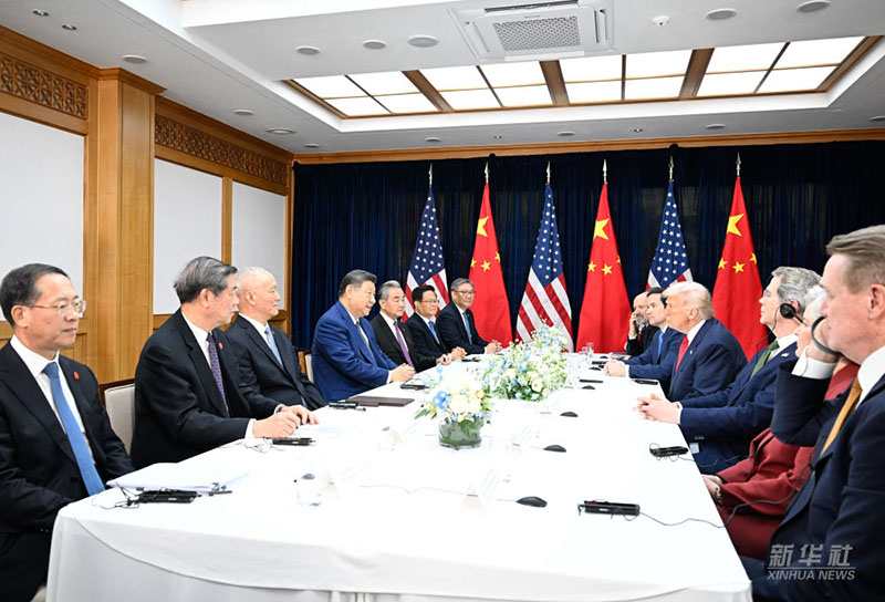 习近平同美国总统特朗普在釜山会晤2.jpg